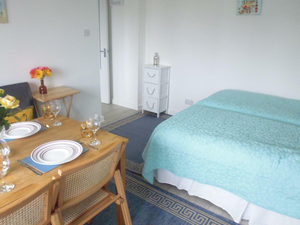 Close To Beach And Town Square Борнмът Екстериор снимка