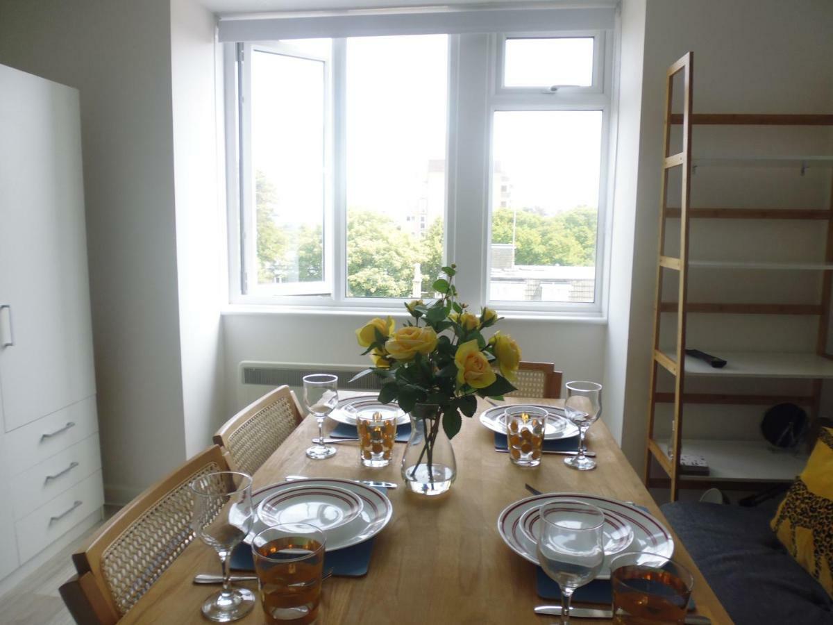 Close To Beach And Town Square Борнмът Екстериор снимка