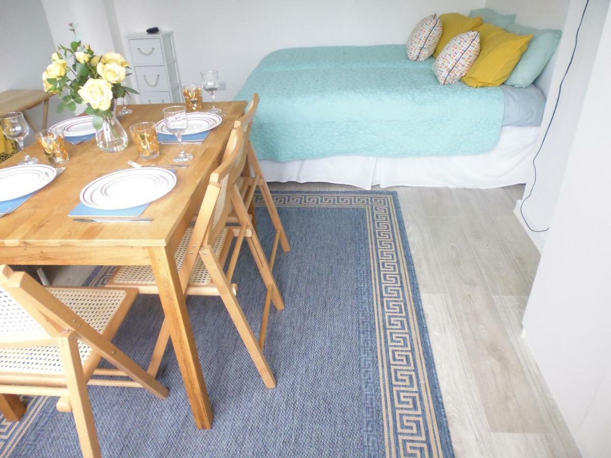 Close To Beach And Town Square Борнмът Екстериор снимка